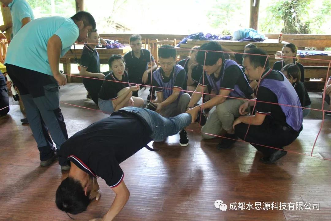 水思源——“鑄造優(yōu)秀團(tuán)隊(duì)，共創(chuàng)企業(yè)輝煌”