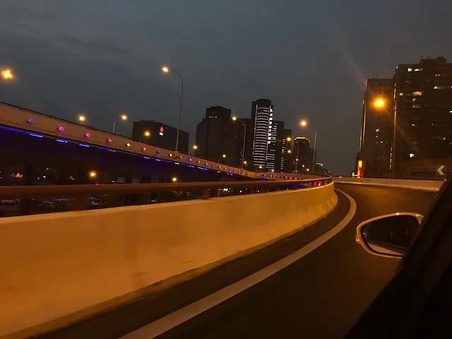 “如果不認(rèn)命，那就去拼命”這就是“水思源的姑娘”